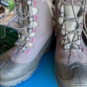 Columbia snow boots kids size 3